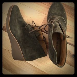 Moss green desert boots with small heal